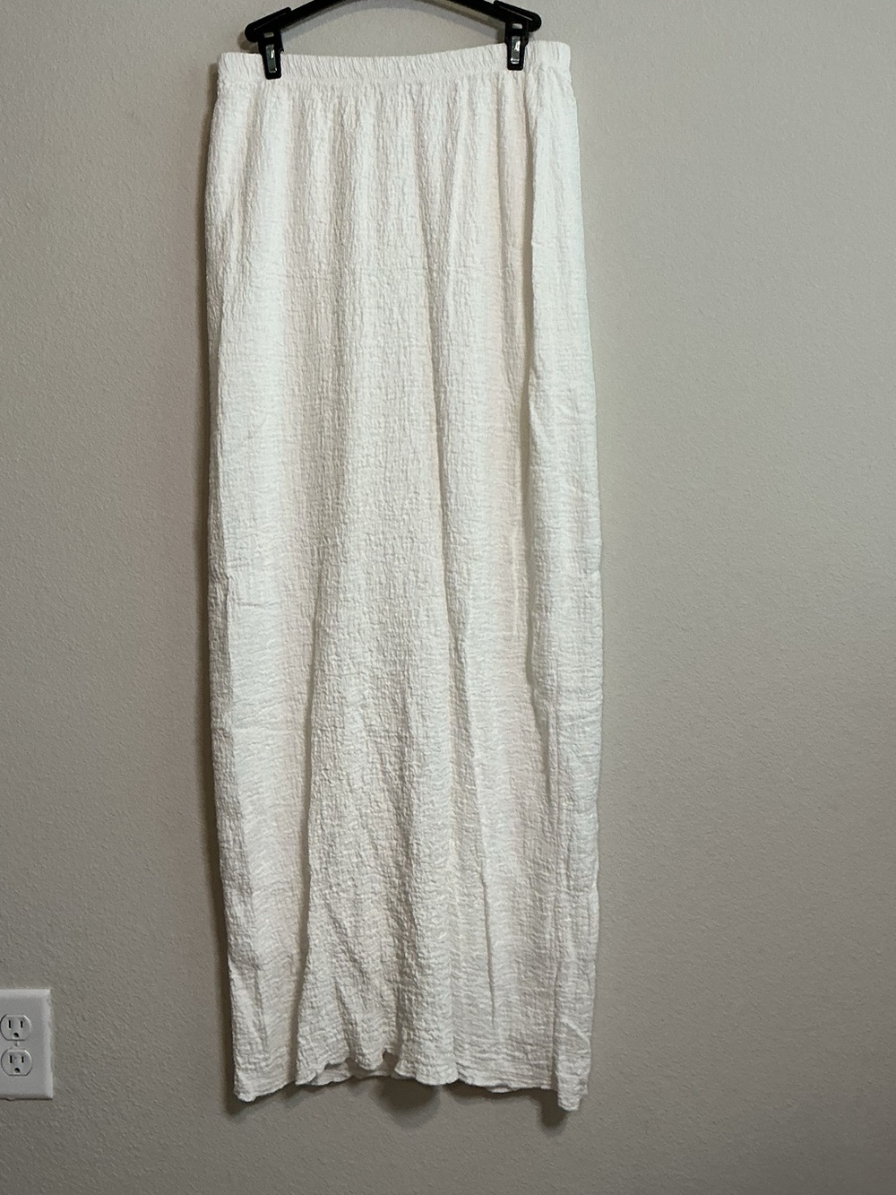White Textured Maxi Skirt - Picture 4 of 11